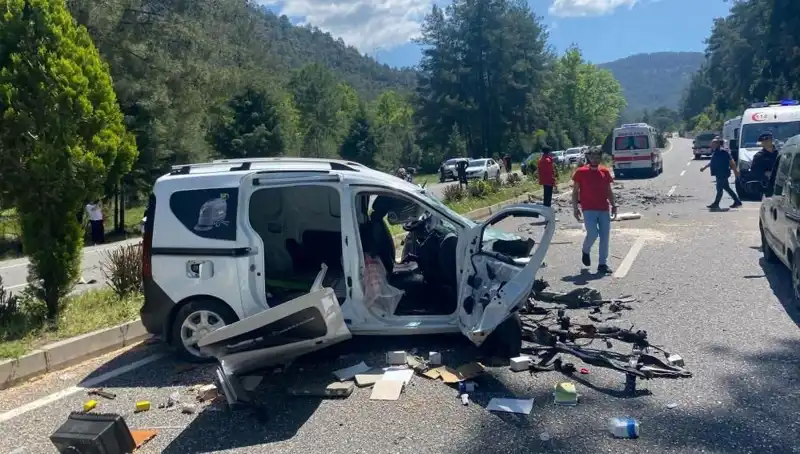 Marmaris'te Feci Kaza: Savaş Alanına Dönen Yol, Yaralılar ve Can Kaybı