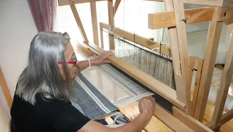 Eski Giysileri Yeniden Hayatlandıran İnovatif Proje: Harika Eşyalar Dokuyor
