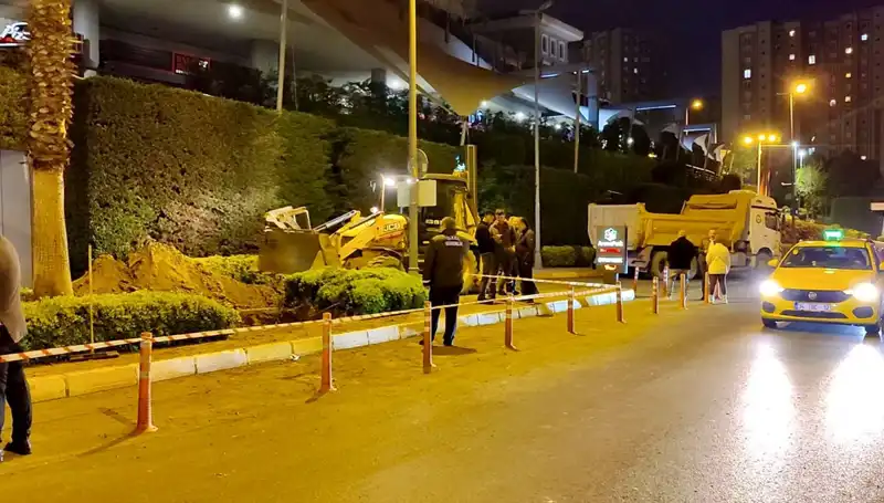 Alışveriş Merkezi Girişinde Doğalgaz Alarmı: Panik Anları Yaşandı!