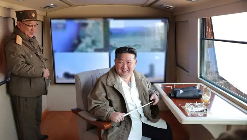 Kuzey Kore, Kim Jong Un’un Komutasında Yeni Uçaksavar Füzesini Test Etti
