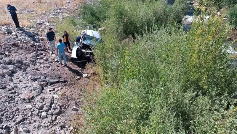 Sivas’ta Dere Yatağına Uçan Otomobildeki İki Kişi Hayatını Kaybetti
