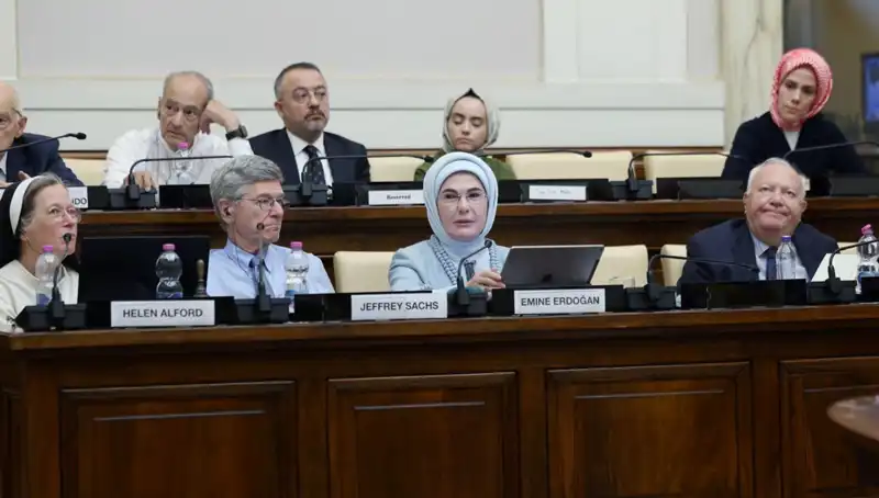 Emine Erdoğan, Vatikan'da "Dünya 5'ten büyüktür" Mesajıyla Ses Getirdi