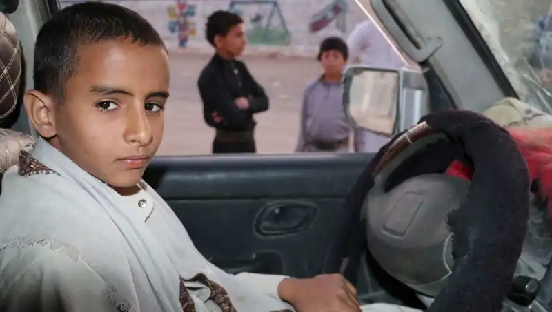 Yemen'in Çocuk Şoförleri: İç Savaşın Karanlığında Maddi Mücadele