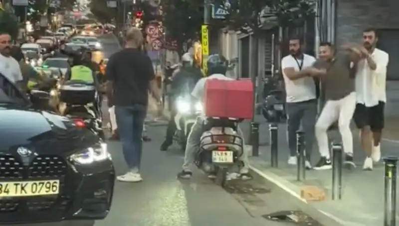 Nişantaşı’nda Yol Verme Kavgasında Sopalı Hücum!