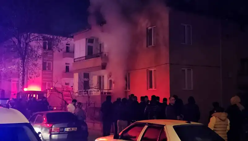 Çorum'daki Apartman Bodrumunda Korkutucu Yangın: 10 Kişi Dumandan Etkilendi