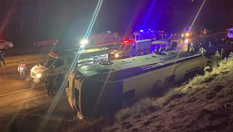 İşçi Servisi Kontrolden Çıktı: Şarampole Devrilen Araçta 23 Yaralı
