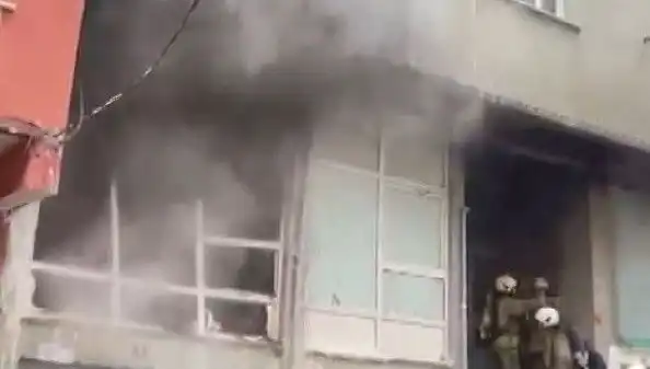 İstanbul'da Beş Katlı Binada Çıkan Yangın Can Pahası Korkuttu