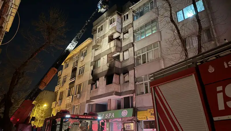 Kartal'da Metruk Bina Yangını: Korkutan Alevler ve Acil Müdahale