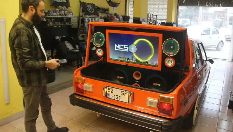 1978 Model Araba, Yarım Milyonluk Fiyata Dekor Amaçlı Kullanılıyor