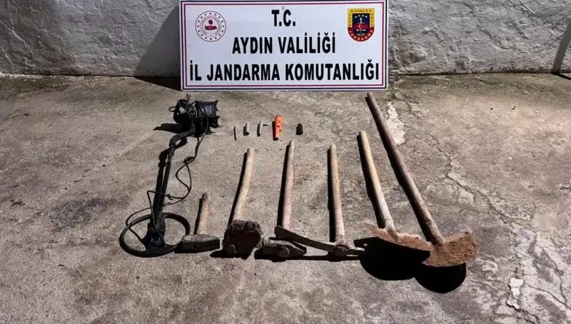 Aydın’da Kaçak Kazı Yapan 4 Kişi Suçüstü Yakalandı