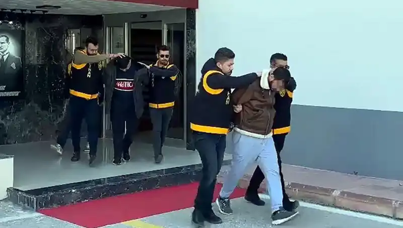 İki Şüpheli Silah Zoruyla 2 Milyon Lira İstedi, Tutuklandılar!