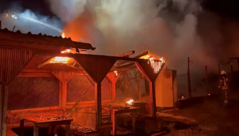 Şile'de Gözleme Restoranı Yangını: Altı Mekan Kül Oldu