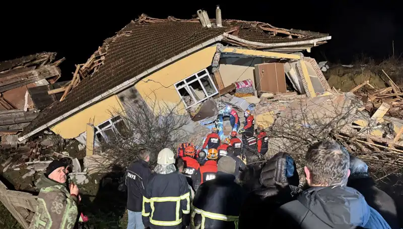 Sinop'ta Feci Heyelan: 3 Evin Yıkılma Anı ve Sonrası