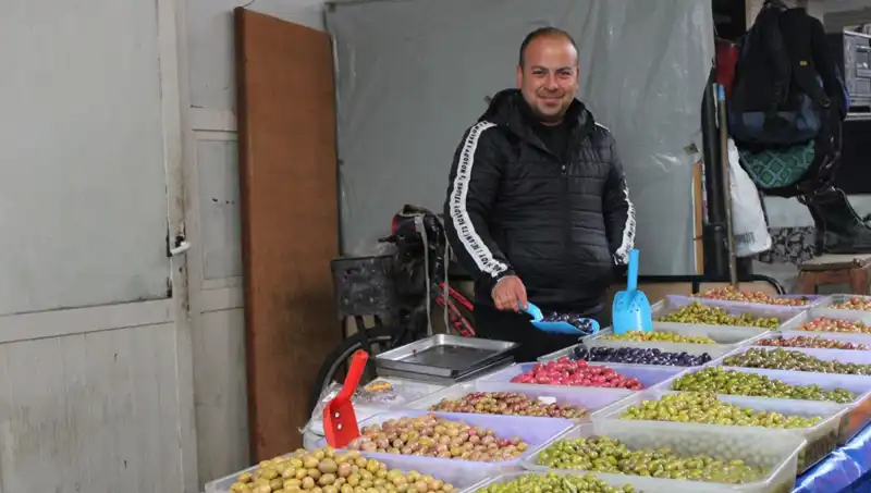 Rengarenk Tezgah: 30 Çeşit Sebze, 7 Ay Suda Bekliyor!