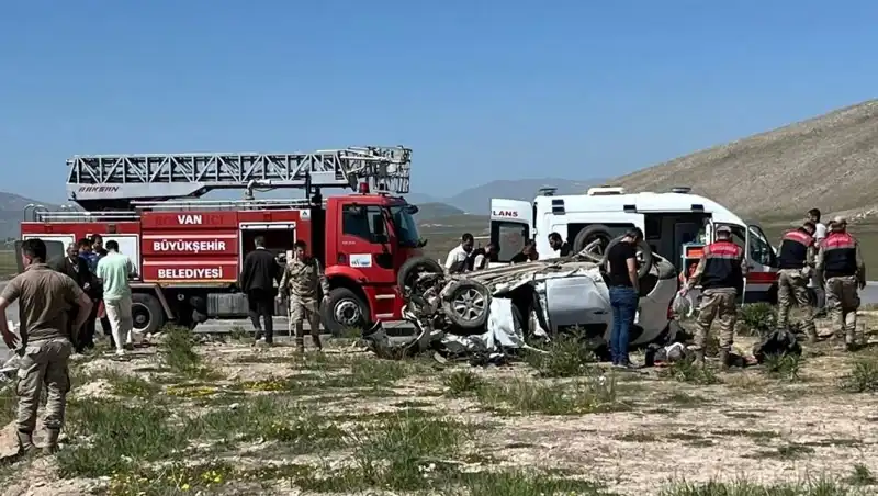 Van'da Trajik Kaza: 4 Kişi Hayatını Kaybetti, 2 Yaralı