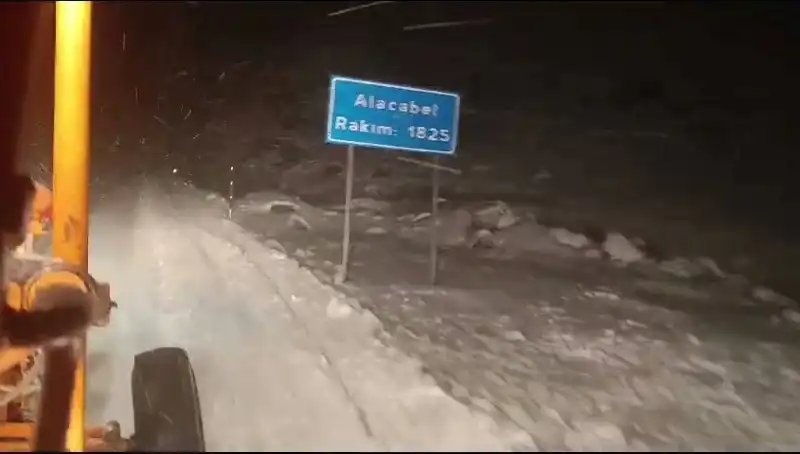 Antalya'da Eşsiz Bir Kar Sürprizi: Kış Şehri Olma Yolunda