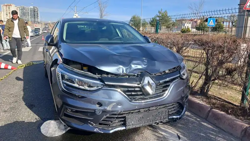 Engelli Bireye Çarpan Otomobil Kaza Anını Kaydetti: Hayatını Kaybetti