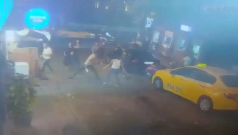 Beyoğlu'nda Laf Atma Kavgasında Kan Aktı: Olayın Perde Arkası
