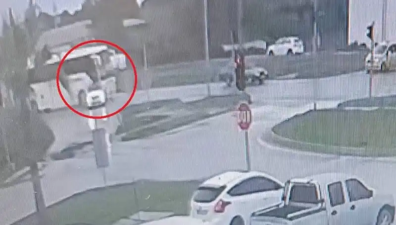 Kırmızı Işıkta Dururken Yolcu Otobüsüyle Çarpışmanın Nedenleri ve Sonuçları