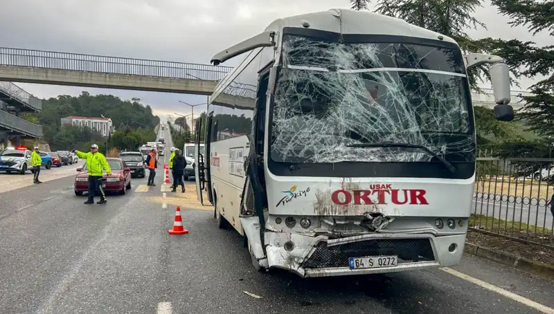 Uşak'ta İşçi Servisleri Korkunç Çarpıştı: Yaralıların Durumu Ciddi